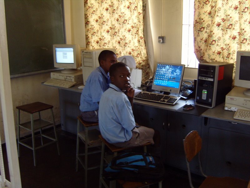 File:Kwayedza School PCLab2.jpg