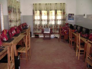 Rede de 20 computadores na Escola Secundária Geral Patrice Lumumba (Sala de Informatica)