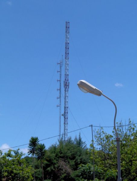 File:Torres Rádio Huambo 003r.jpg